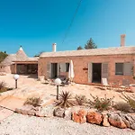 Villa Helloapulia - Trullo Dei Quattro Venti, Infinity Pool, 5 Min Drive From Old Town